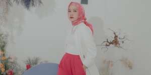 Inspirasi Outfit Simple Elsya Sandria 