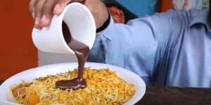 Nasi Biryani Berlumur Cokelat Picu Komentar Sengit