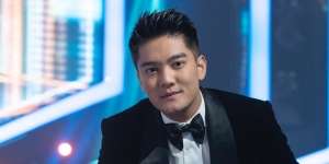 Lagi Bertamu Diajak Fans Foto Bareng, Sikap Boy William Tuai Pujian