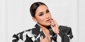 Tiru K-Pop Idol, Gaya Swag Ayu Ting Ting Banjir Pujian