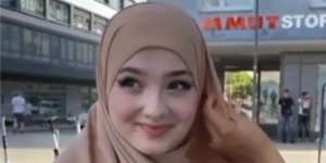 Wanita Pakai Dress Terbuka Ditantang Berhijab, Tampilan Barunya Bikin Terpana