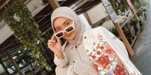 Padu Padan Kece Blazer Berwarna ala Selebgram Nabila Hatifa