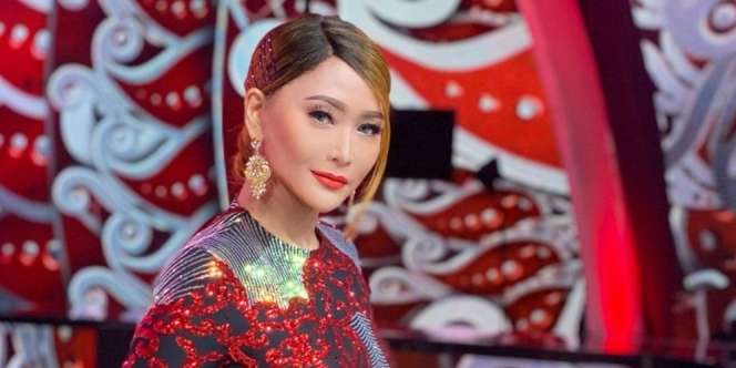 Sholat Bareng Keluarga, Inul Daratista Malah Dicibir
