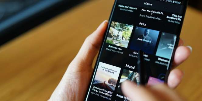 Aturan PPKM Dine-in 20 Menit, Akhirnya Netizen Nemu Playlist Lagu ke Warteg