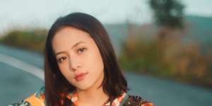 Kembali Muncul, Tangan Lebam Adhisty Zara Jadi Sorotan