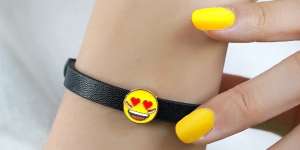 Unik Banget, Perhiasan Bentuk Emoji