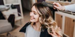 Tip Memilih Potongan Layer ke Hair Stylist Agar Tak Salah Model