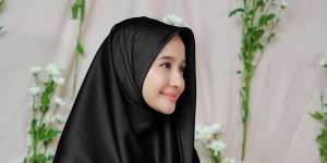 Saat Tersenyum, Wanita Ini Disebut Mirip Laudya Cynthia Bella