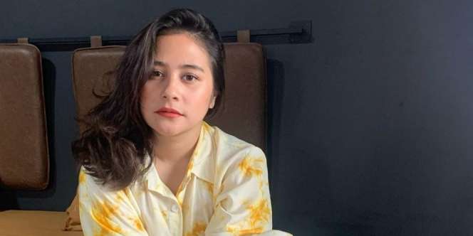 Bikin Merinding, Sesi Pemotretan Prilly Latuconcina dan Ular Hitam di Wajah