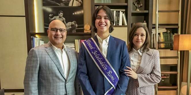 Lulus Kuliah, El Rumi Wujudkan Mimpi Maia Estianty