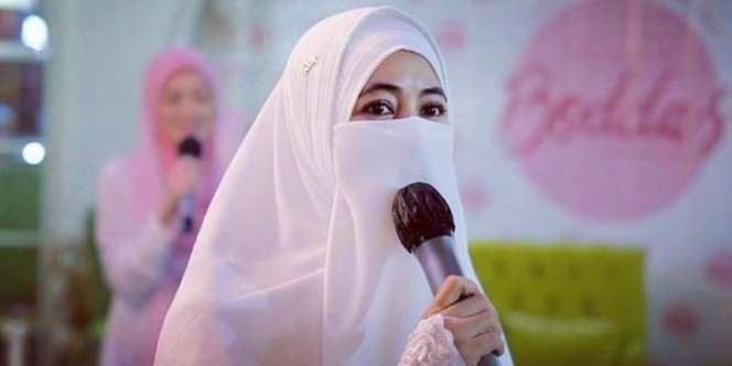 Keren, Umi Pipik Kendarai Motor Gede