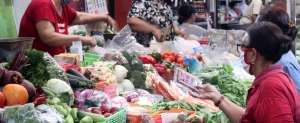 Pengunjung Pasar Tradisional Tak Perlu Tunjukan Sertifikat Vaksin Covid-19