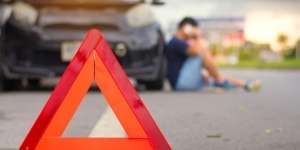 Diduga Takut Loyo Pas Nanjak, Mobil Ditarik 7 Warga Bak Giring Bak Sapi Ternak