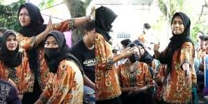 Awalnya Malu-malu Mau Joget, Setelahnya Malah Asyik Sampai Tak Sadar Direkam