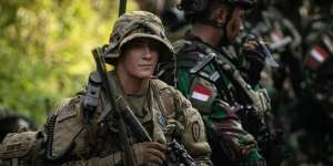 Begini Momen Kocak Emak-Emak Goda Tentara AS Latihan Perang