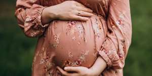 Kisah Pilu Suami Tak Bisa Bertemu Istri Usai Melahirkan Bayi