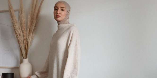 2 Cara 'Styling' Pashmina Sifon untuk Tampilan Simpel & Menawan