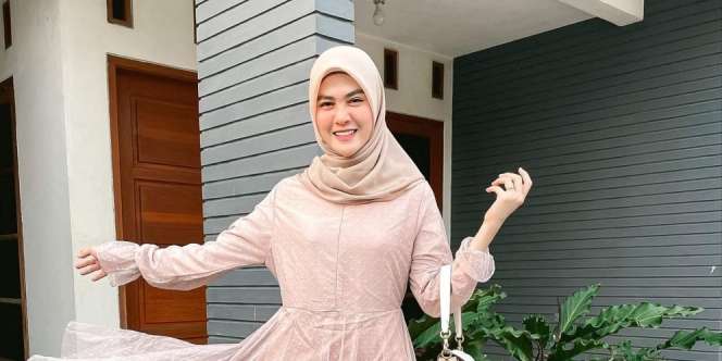Fakta Seputar Sosok Henny Rahman, Istri Baru Alvin Faiz