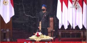 Sidang Tahunan MPR: Jokowi Pakai Baju Adat Baduy, Wapres Pakaian Suku Mandar
