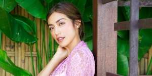 Gaya Jessica Iskandar Pakai Dress Rajut Curi Perhatian