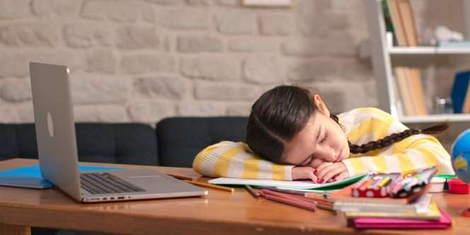 Viral, Opini Guru Saat Ada Siswa yang Tidur di Kelas
