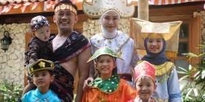 Gaya 5 Artis Rayakan HUT ke-76 Indonesia, Siapa Paling Menarik?