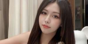 8 Potret Pacar Baru Stephen Chow, 'Berondong' Beda 42 Tahun!