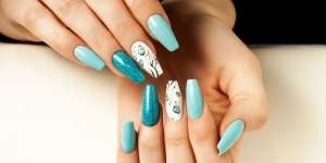 Sering Memakai Acrylic Nails? Lakukan 4 Hal Ini Secara Rutin