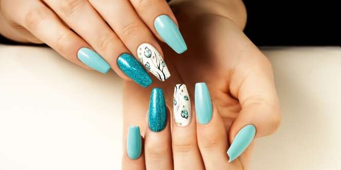 Sering Memakai Acrylic Nails? Lakukan 4 Hal Ini Secara Rutin