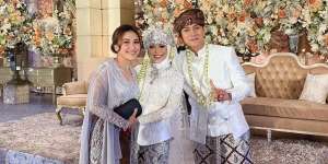 Disorot! 5 Penampilan Ayu Ting Ting di Pernikahan Lesty-Billar