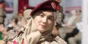 Pesona Mulan Jameela dalam Balutan Baju ala Tentara