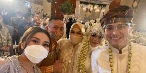 Perhiasan Ayah Rozak di Nikahan Lesti-Billar Disorot, Ayu Ting Ting: Emang Kaya