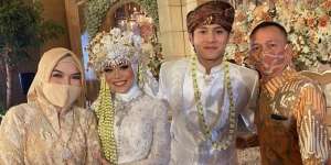 6 Momen Perhiasan Ayah Rozak di Nikahan Lesti-Billar Disorot