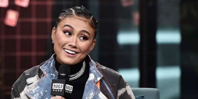 Gaya Elegan Agnez Mo Pakai Perhiasan Versace, Segini Total Harganya