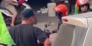 Viral Pria Marahi Pengendara Motor yang Ribut di Jalan, Endingnya Tak Terduga!