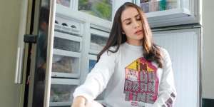 OOTD Momo Geisha 'Ngubek' Kulkas, Kece Abis!