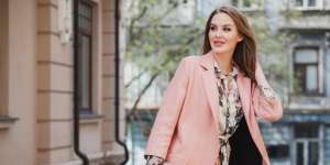 Hindari Jeans, Ini 7 Rekomendasi Outfit Kece untuk Kerja
