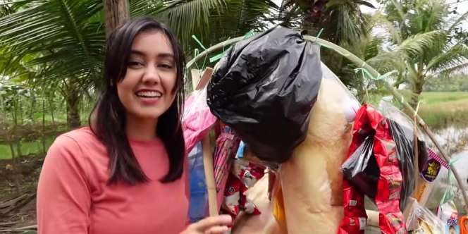 Momen Keseruan Gadis Desa Cantik Lomba Panjat Pohon Pisang, Ngakak Melorot Terus