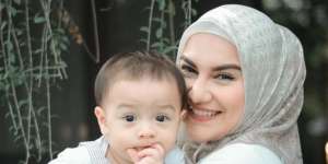 Pamer Foto Masa Kecil, Irish Bella Disebut Mirip Anak Mona Ratuliu