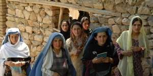 Bye-Bye K-Pop di Afghanistan! Gadis ARMY Bakar Album BTS Akibat Takut Taliban