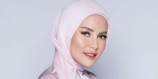 Berani Coba Macam OOTD, Olla Ramlan Makin Modis
