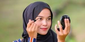 3 Gaya Eyeliner yang Bikin Mata Lebih Memikat Meski Pakai Masker