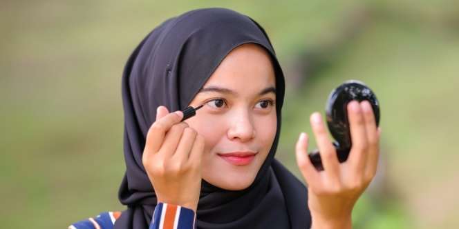 3 Gaya Eyeliner yang Bikin Mata Lebih Memikat Meski Pakai Masker