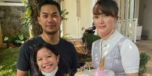 Zaskia Gotik Rayakan Ultah Putri Sambung, Sosok Bocah `Tanpa Wajah` Bikin Salfok
