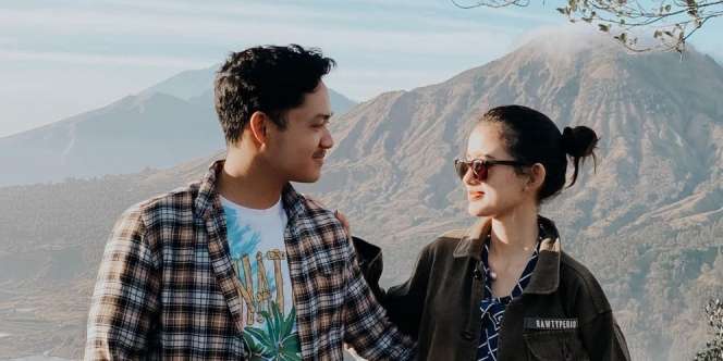 Azriel Pamer Foto Bareng Kekasih, Komentar Krisdayanti Jadi Sorotan