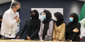 Kebahagiaan Tim Robotik Wanita Afghanistan Dapat Suaka di Meksiko