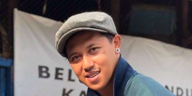 Ganti Warna Rambut! 3 Penampilan Ujang Preman Pensiun Makin Keren dan Ganteng