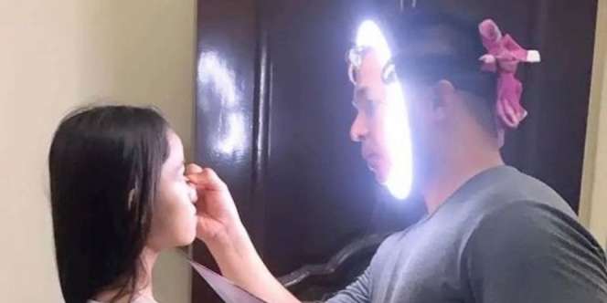 Pakai Ring Light di Wajah, MUA Ini Disebut Kayak 'Matahari Teletubbies'