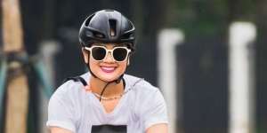 Tegang Gowes Tanpa Suami Seperti Firasat, Sepeda Nirina Zubir `Jadi Korban`
