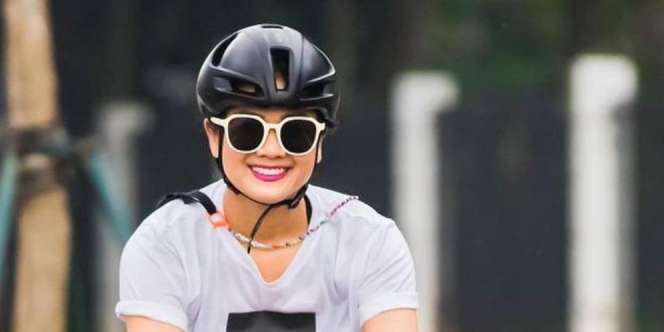 Tegang Gowes Tanpa Suami Seperti Firasat, Sepeda Nirina Zubir `Jadi Korban`
